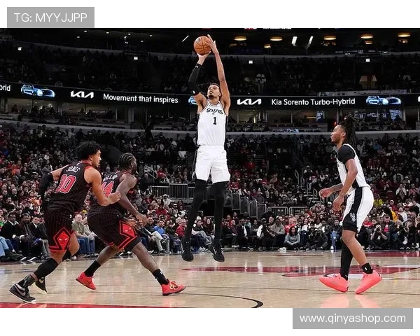 文班亚马获约翰逊奖成马刺首人